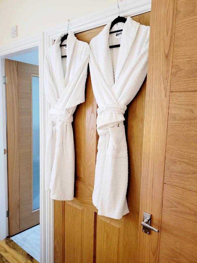 Apartment 1 Exquisite Two King Bedroom With En Suites - Close To The Town Centre, Rail, Airport And Theatre Дарлингтън Екстериор снимка