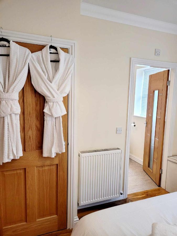 Apartment 1 Exquisite Two King Bedroom With En Suites - Close To The Town Centre, Rail, Airport And Theatre Дарлингтън Екстериор снимка
