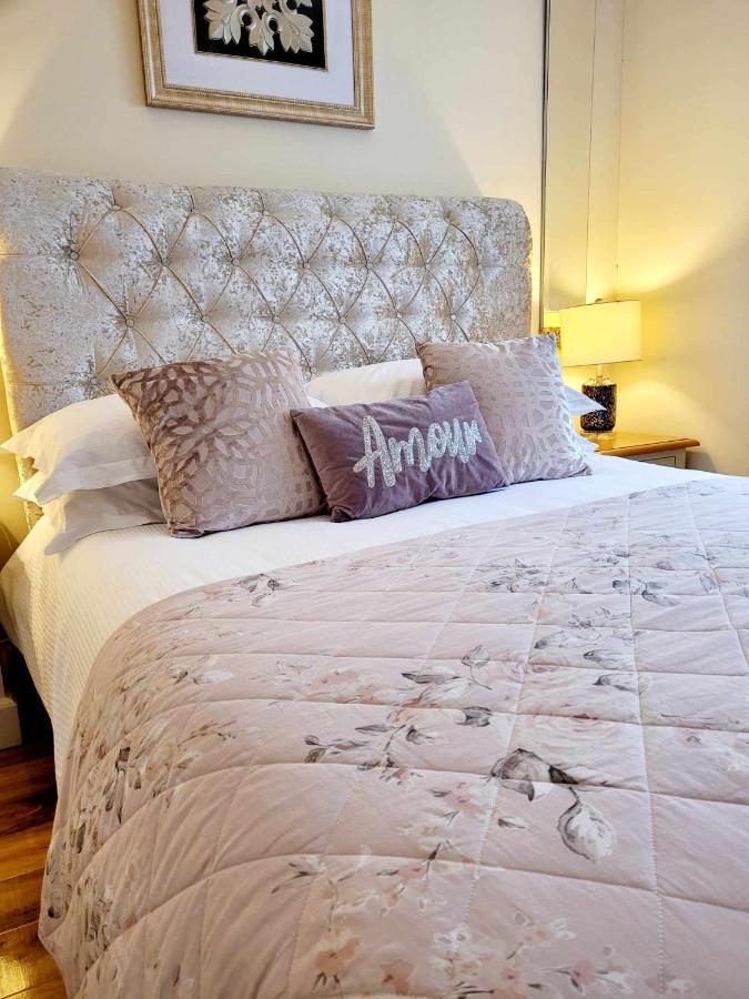 Apartment 1 Exquisite Two King Bedroom With En Suites - Close To The Town Centre, Rail, Airport And Theatre Дарлингтън Екстериор снимка