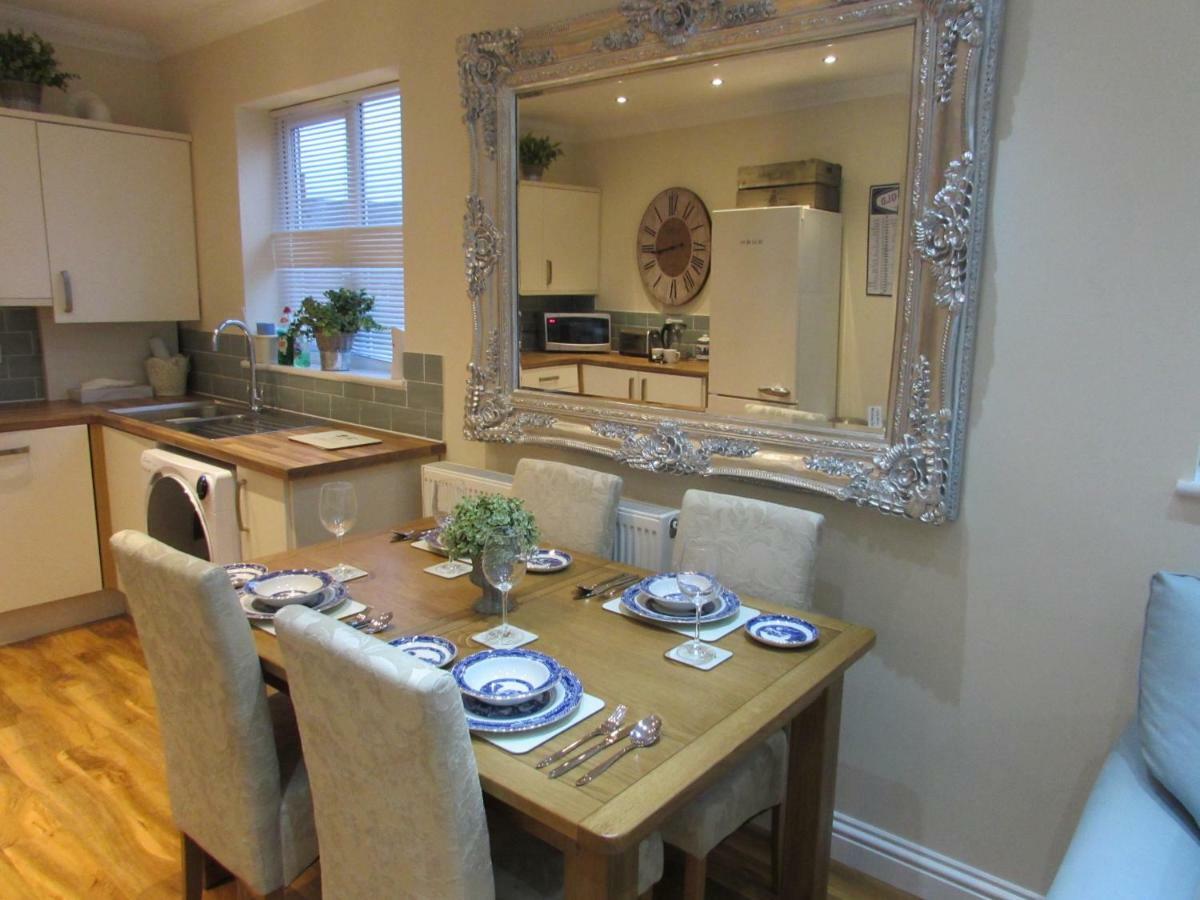 Apartment 1 Exquisite Two King Bedroom With En Suites - Close To The Town Centre, Rail, Airport And Theatre Дарлингтън Екстериор снимка
