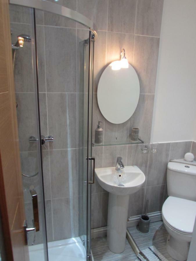 Apartment 1 Exquisite Two King Bedroom With En Suites - Close To The Town Centre, Rail, Airport And Theatre Дарлингтън Екстериор снимка